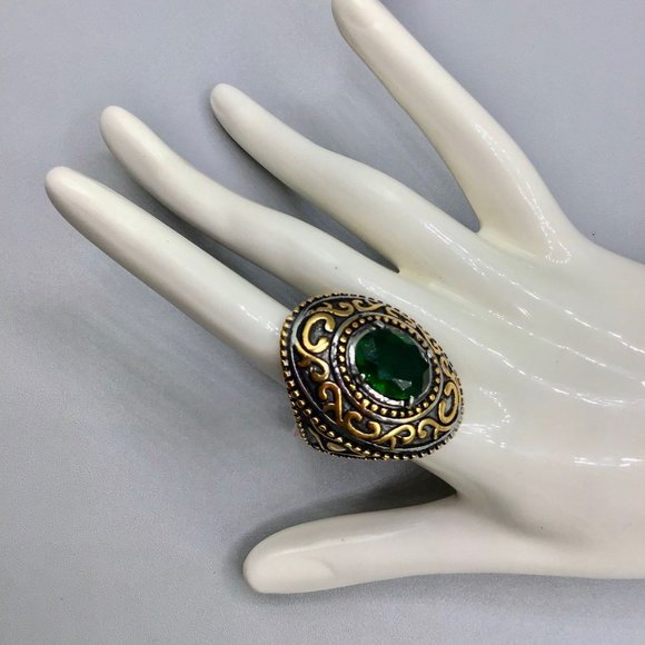 Two Tones Silver & Gold Ring Size 8 Green Glass Stone Ornate Design Oval Shaped - Picture 11 of 12